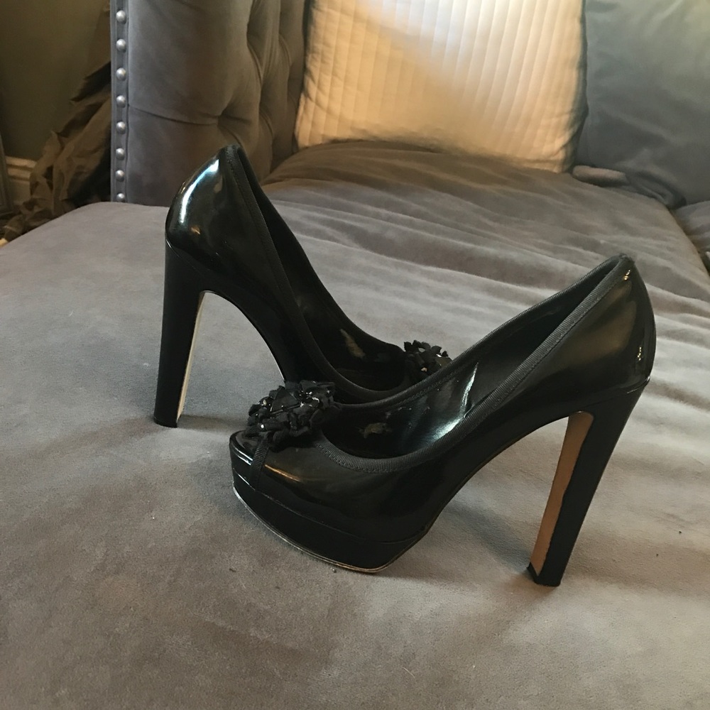Vince Camuto black patent pumps 8.5
